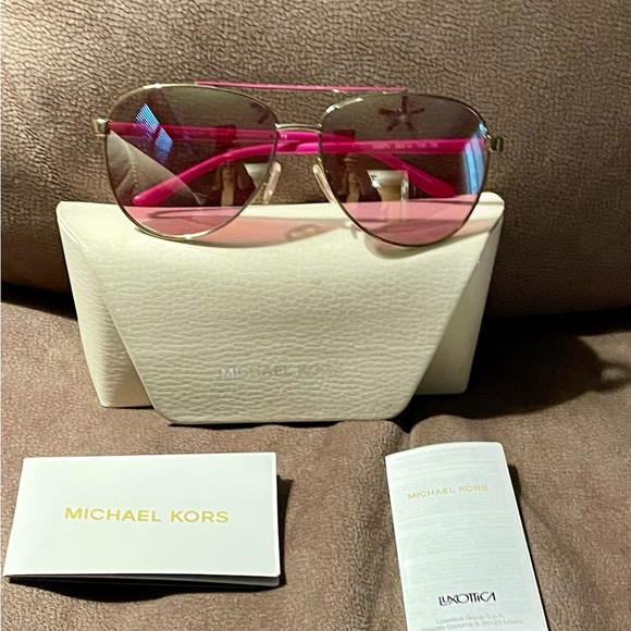 Michael Kors Accessories - 🕶️Michael Kors MK5007 Aviator Sunglasses😎